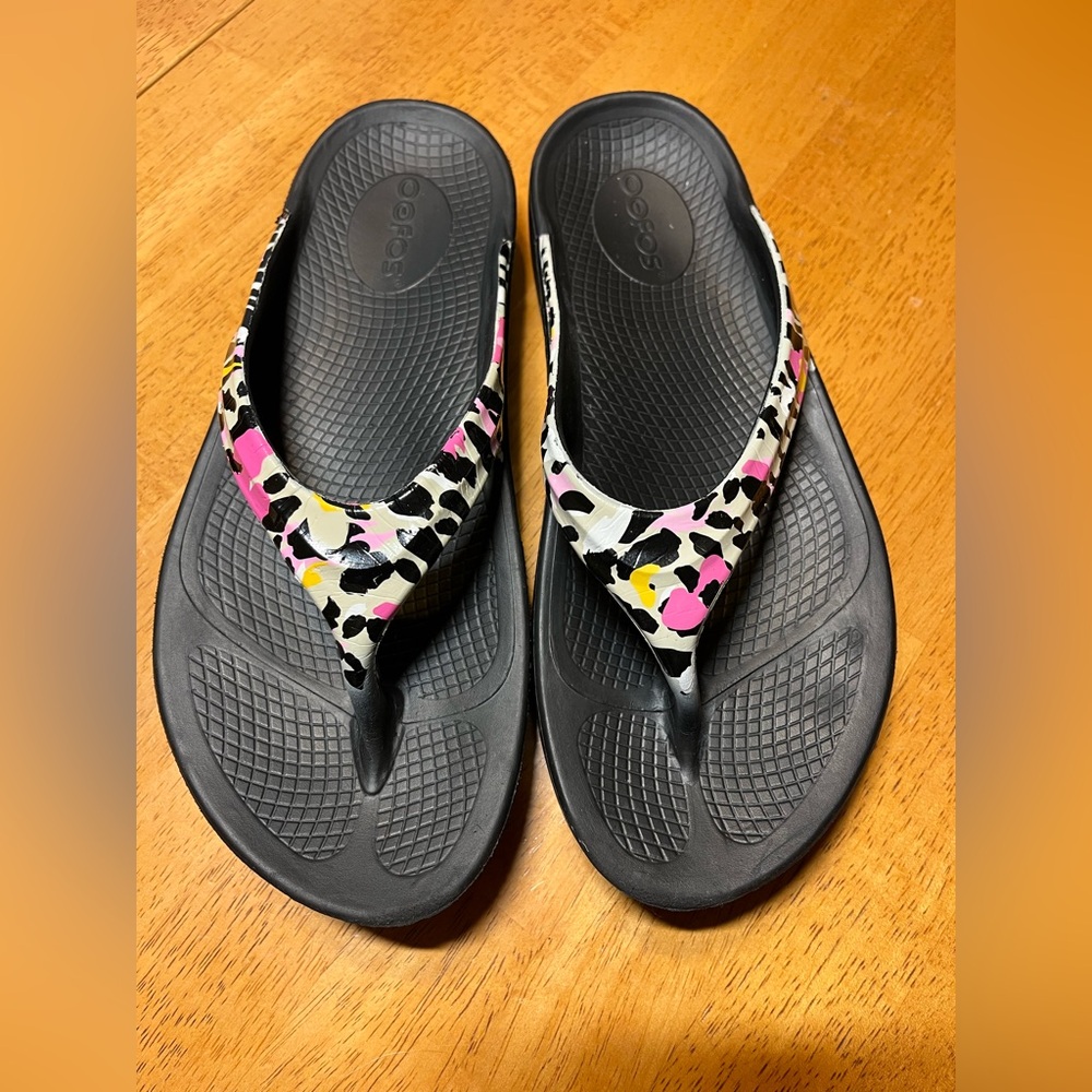 OOFOS OOlala Luxe Animal Print Pink Leopard Flip Flop Sandals SIZE 8 EU 39